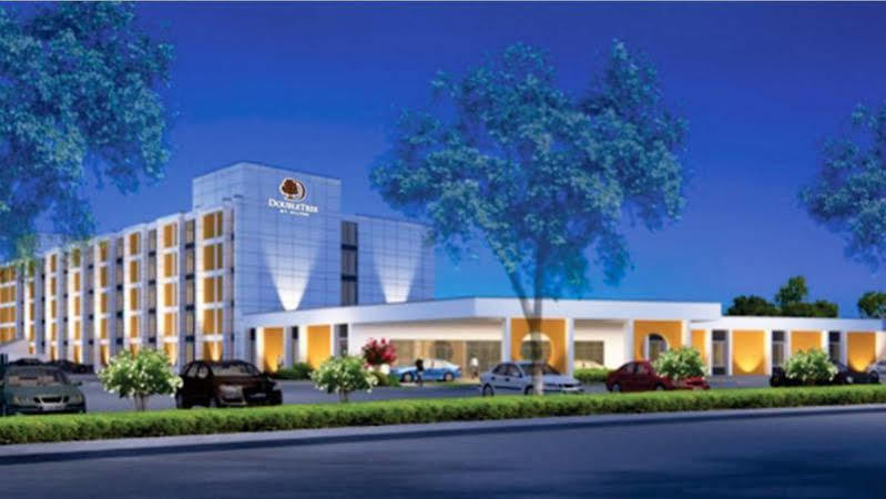 Doubletree By Hilton Arlington Dfw South Hotel Exterior photo